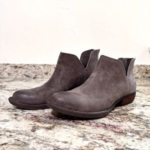 Born “Kerri” Ankle Booties. Dark Gray Distressed. Size 6.5 New!